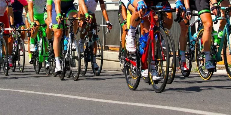 Tour Cycliste de Guadeloupe : cohabitation entre cyclistes et véhicules motorisés